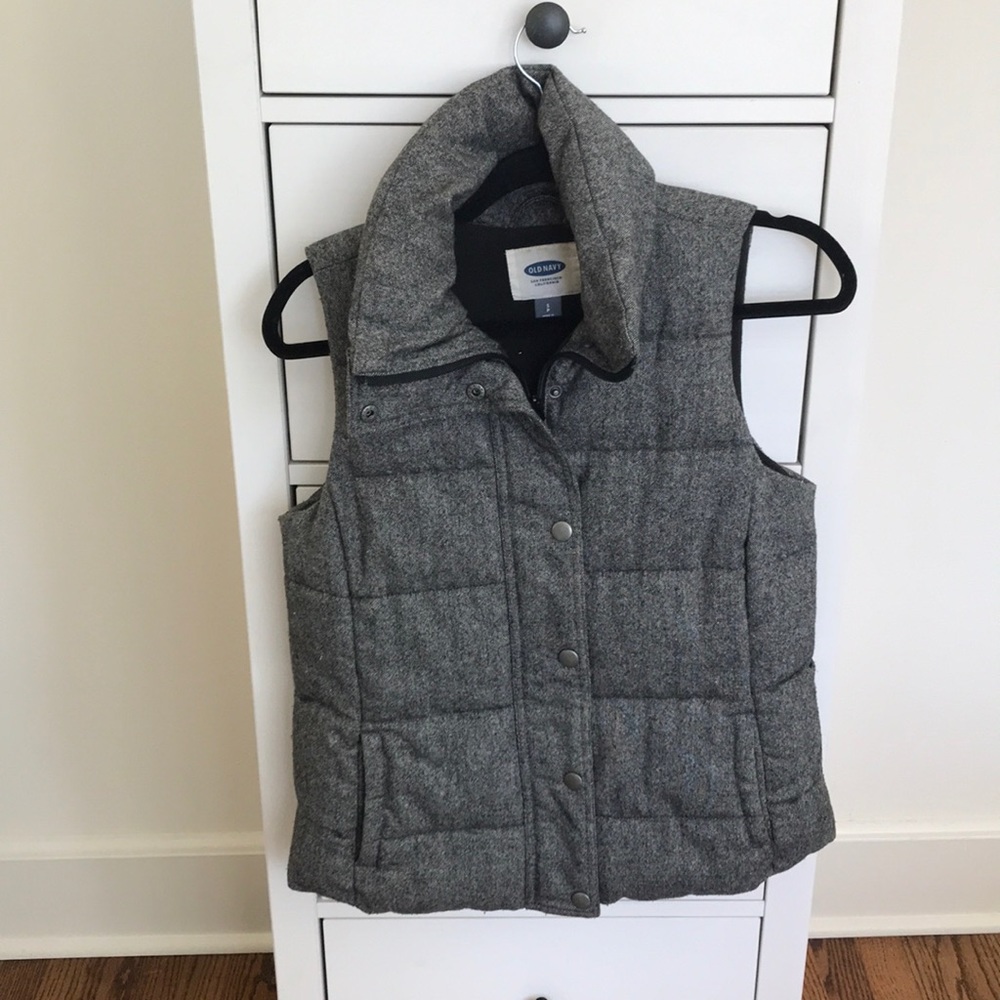 Old Navy puffer vest. Size small.